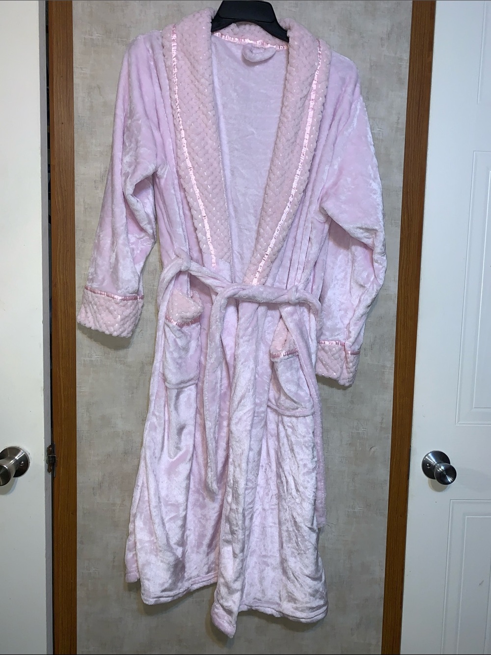 Pavilia Plush Pink Women's Robe with pockets